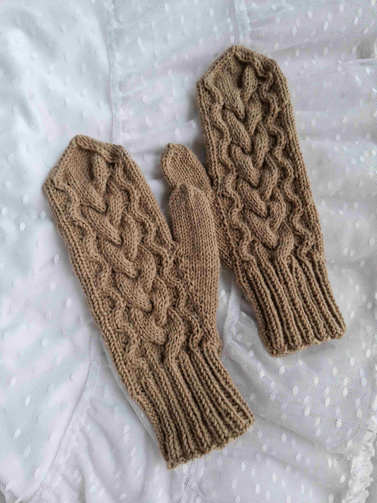 Omalla polulla-palmikkolapaset, neuleohje