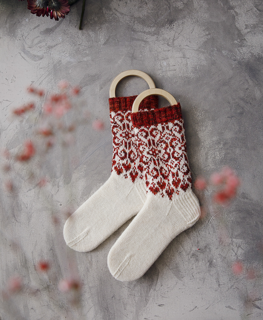 Riemun rajat-kirjoneulesukat, neuleohje