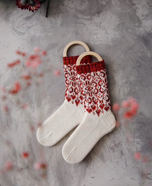 Riemun rajat-kirjoneulesukat, neuleohje