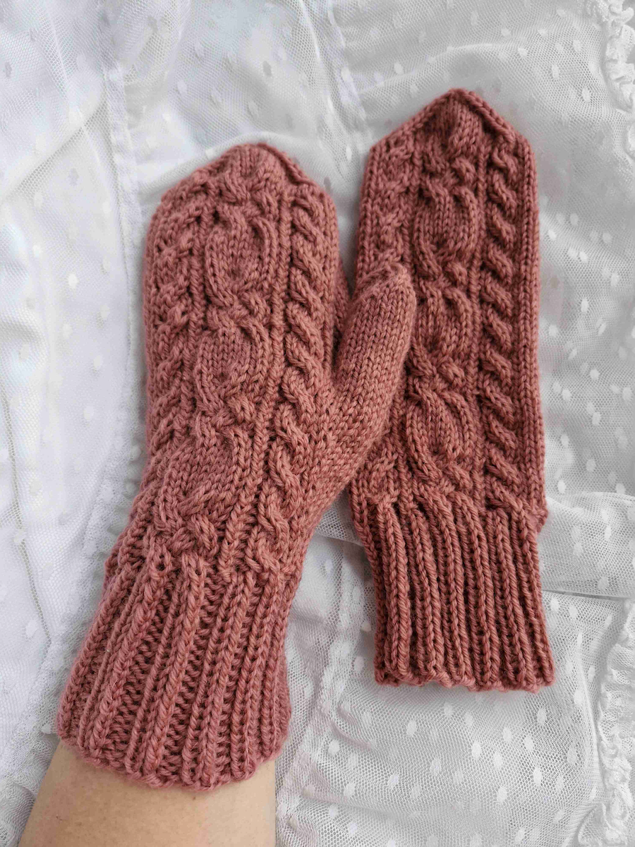 Ruusunnuppu-palmikkolapaset, neuleohje