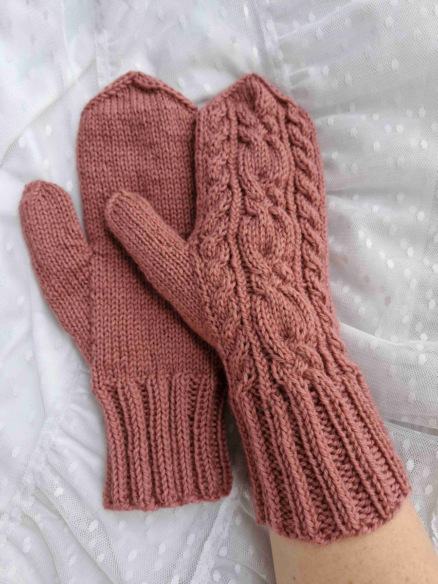 Ruusunnuppu-palmikkolapaset, neuleohje