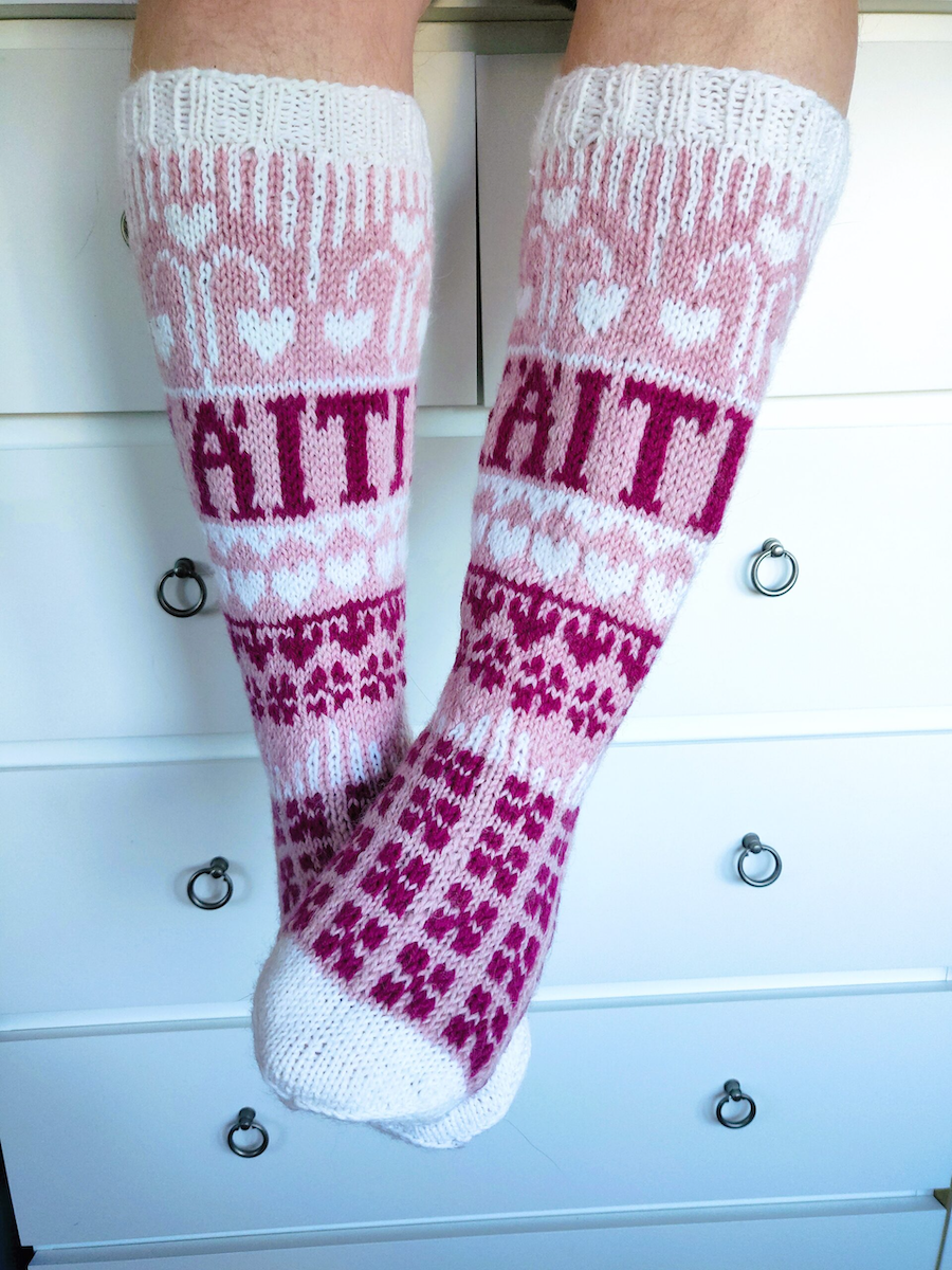 Äiti-kirjoneulesukat, neuleohje