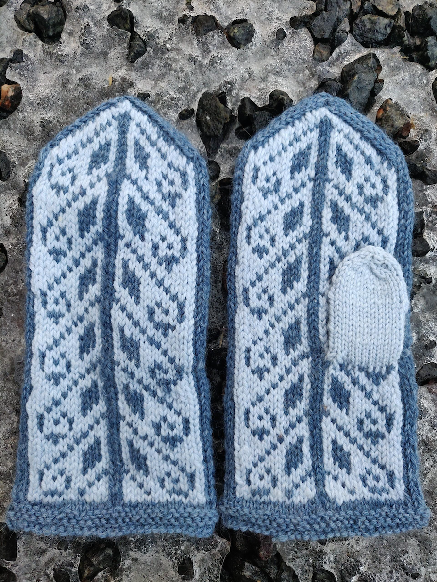 Halla-kirjoneulelapaset, neuleohje