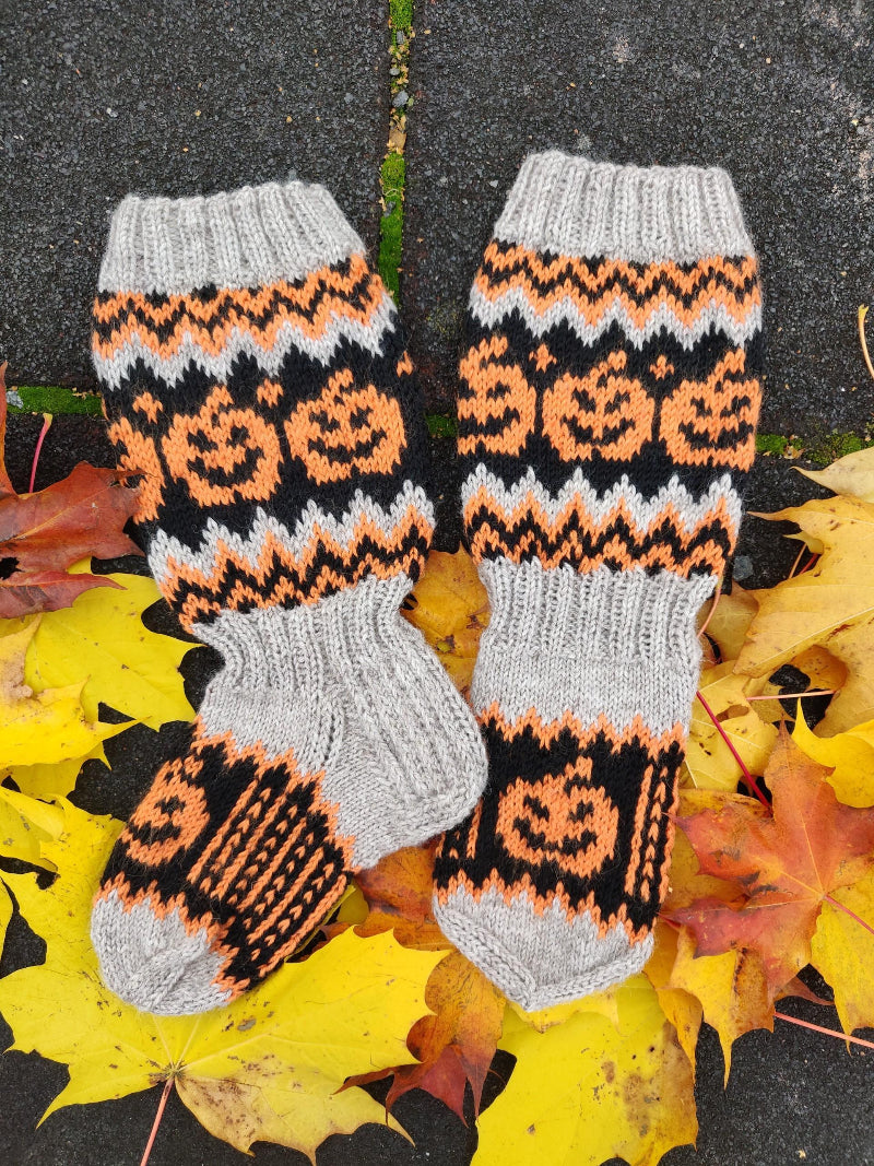 HaLLoWeen-kirjoneulesukat, neuleohje