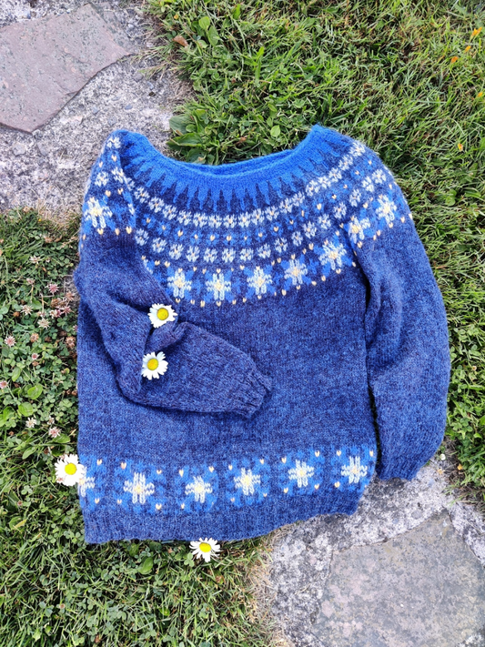 Kukka Tenolle-kaarrokeneule, neuleohje