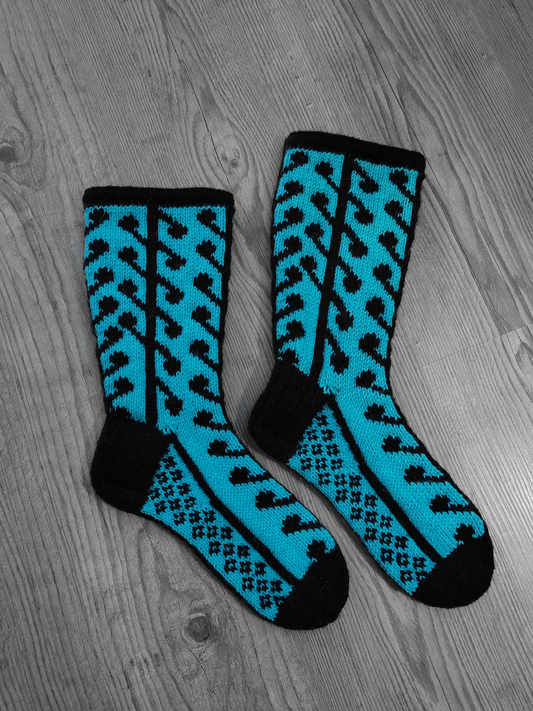 Marraskuun varjot-kirjoneulesukat, neuleohje