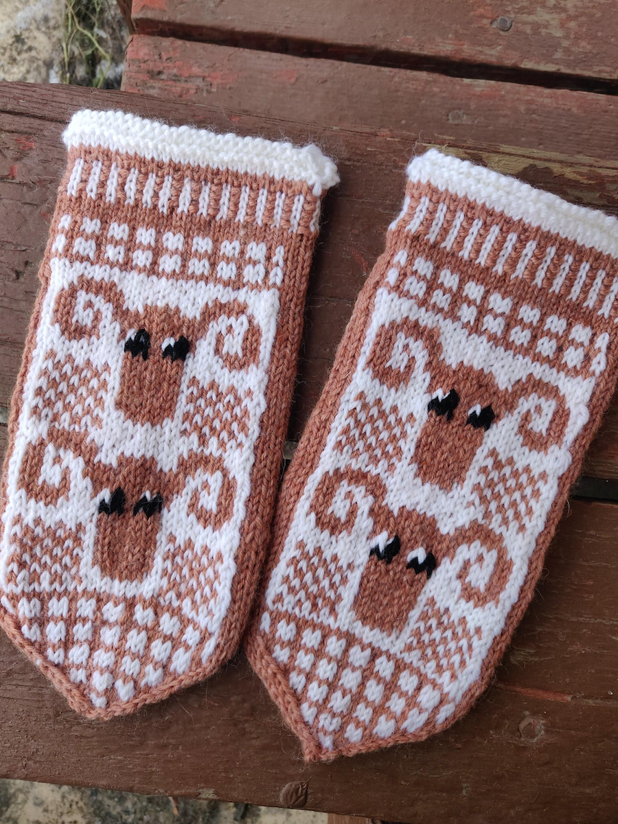 Pässinpää-kirjoneulelapaset, neuleohje