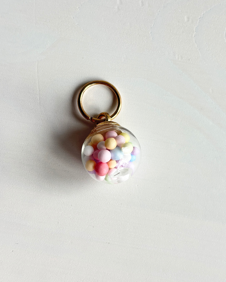 Silmukkamerkki, Pastellipallo