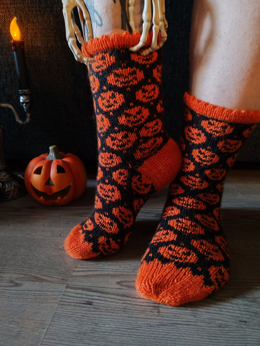 Pumpkin’s scream-sukat, neuleohje