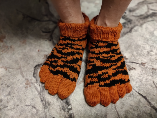 Tiikerin tassut-varvassukat, neuleohje