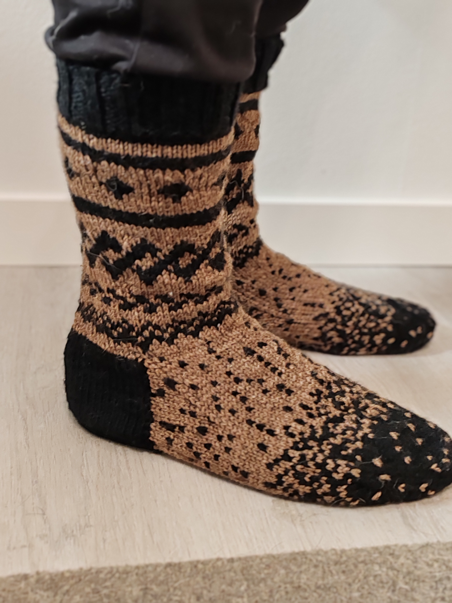 Tonza-sukat, neuleohje