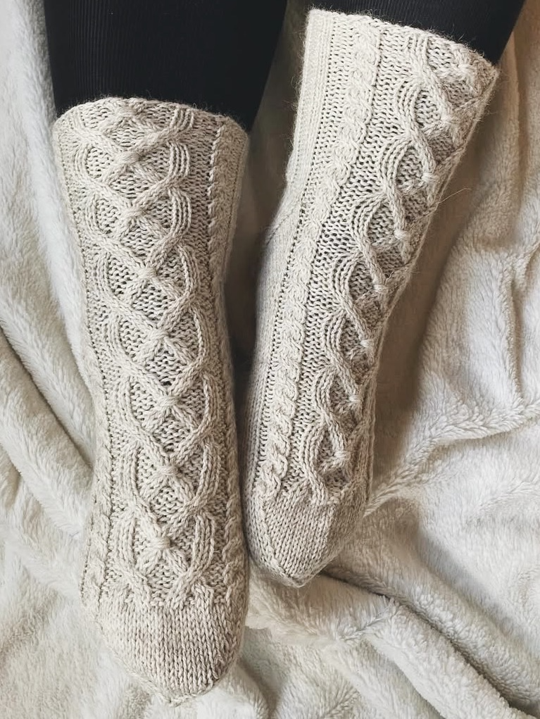 Turron-sukat, neuleohje