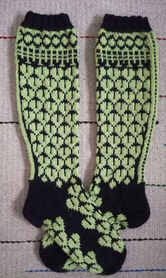 Vihreä viehätys-kirjoneulesukat, neuleohje