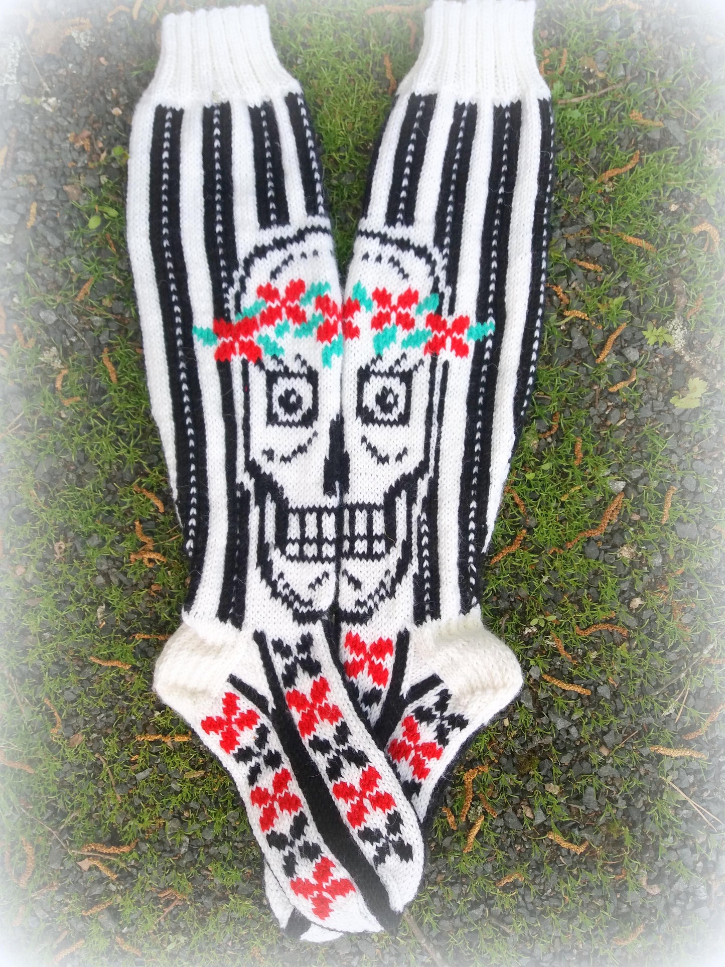 Yhdessä hautaan saakka-kirjoneulesukat, neuleohje